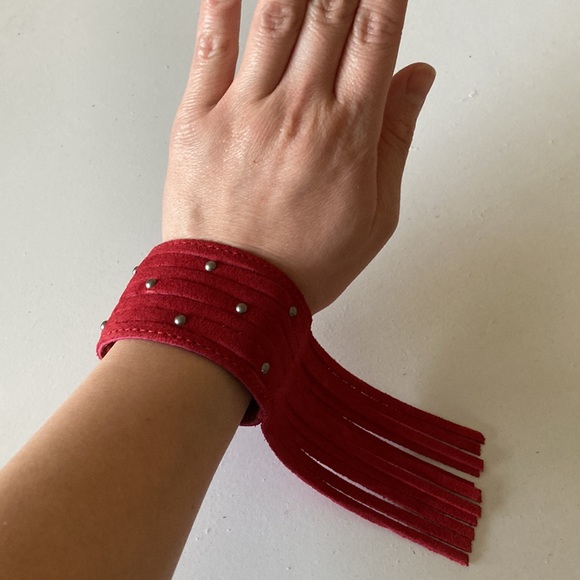 Minnetonka leather fringe and stud snap on bracelet, Red - Picture 1 of 5